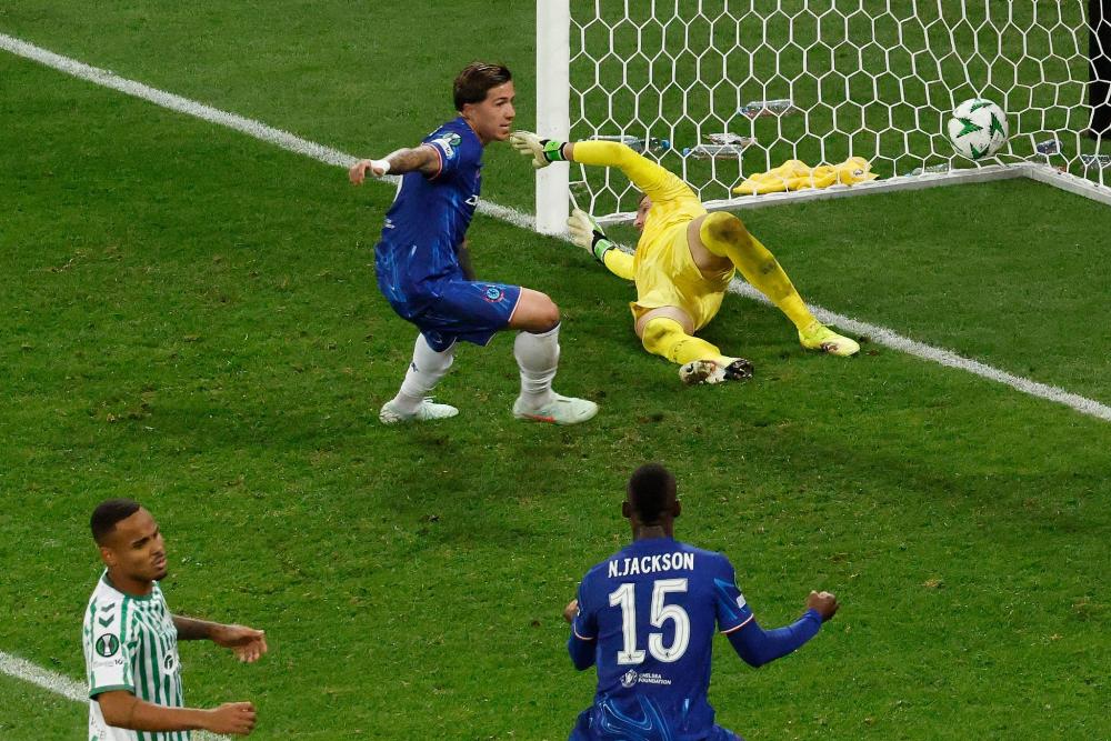 逆袭称王，苏超泰州队获2025微博竞燃之夜年度全民闪耀运动队