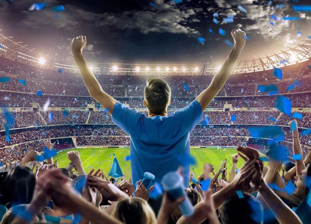 记者：多家豪门有意荷甲19岁中场斯密特，后者被标价2200万镑