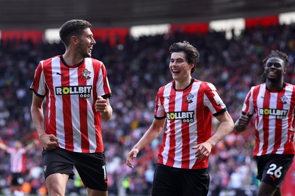 热议海港平柔佛：十分狼狈且侥幸；陈威出色全队血性